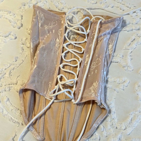 Outcast exclusive amanda lace baby pink corset - Picture 4 of 7